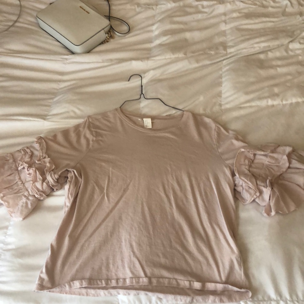 Quarter sleeve ruffled shirt